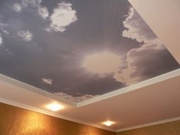 Фото: Натяжной потолок с фотопечатью с облаками №2