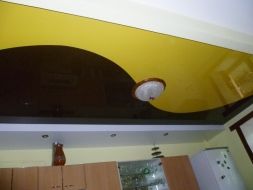 Фото: Натяжной потолок криволинейная спайка черно-желтый №2