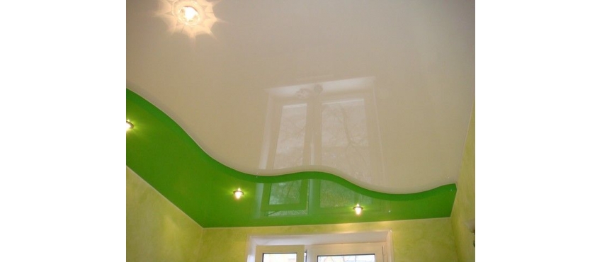 Фото: Двухуровневый натяжной потолок бело-зеленый