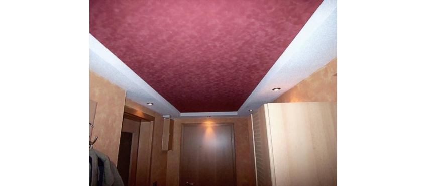 Фото: Фактурный натяжной потолок фиолетовый