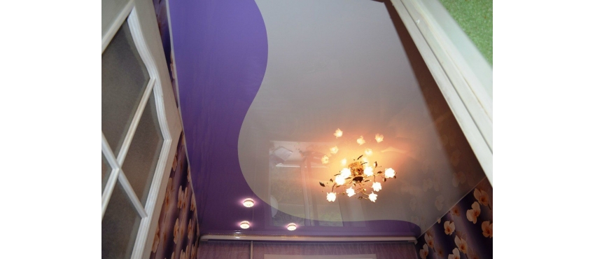 Фото: Криволинейная спайка натяжной потолок бело-фиолетовый №2
