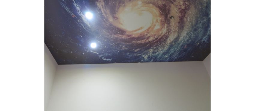 Фото: С фотопечатью натяжной потолок космос