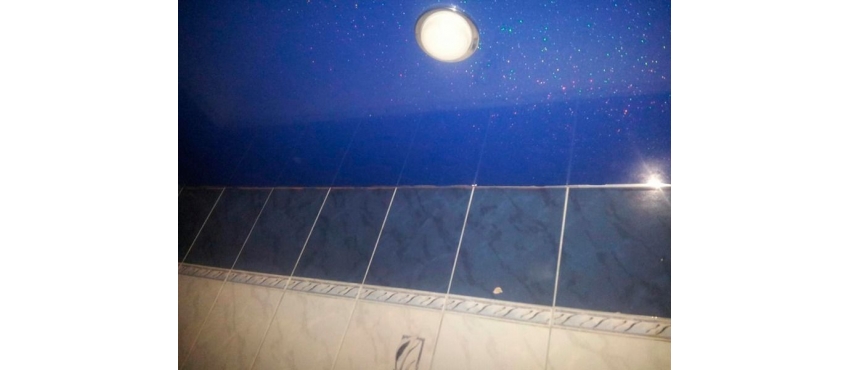 Фото: Эксклюзив натяжной потолок искры на голубом