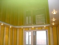 Фото: Натяжной потолок двухуровневый зелено-белый
