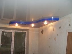 Фото: Натяжной потолок двухуровневый бело-синий