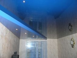 Фото: Натяжной потолок двухуровневый синий