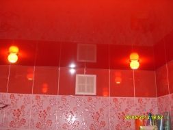 Фото: Натяжной потолок глянцевый красный