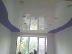 Фото: Натяжной потолок криволинейная спайка бело-фиолетовый