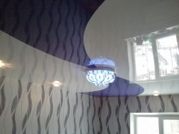 Фото: Натяжной потолок криволинейная спайка бело-фиолетовый №3