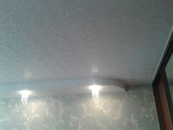 Фото: Натяжной потолок фактурный белый