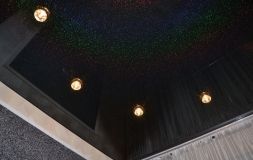 Фото: Натяжной потолок эксклюзив искры на черном